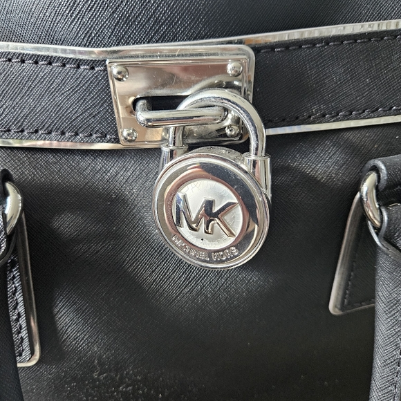 Micheal Kors Hamilton Bag - Picture 3 of 13